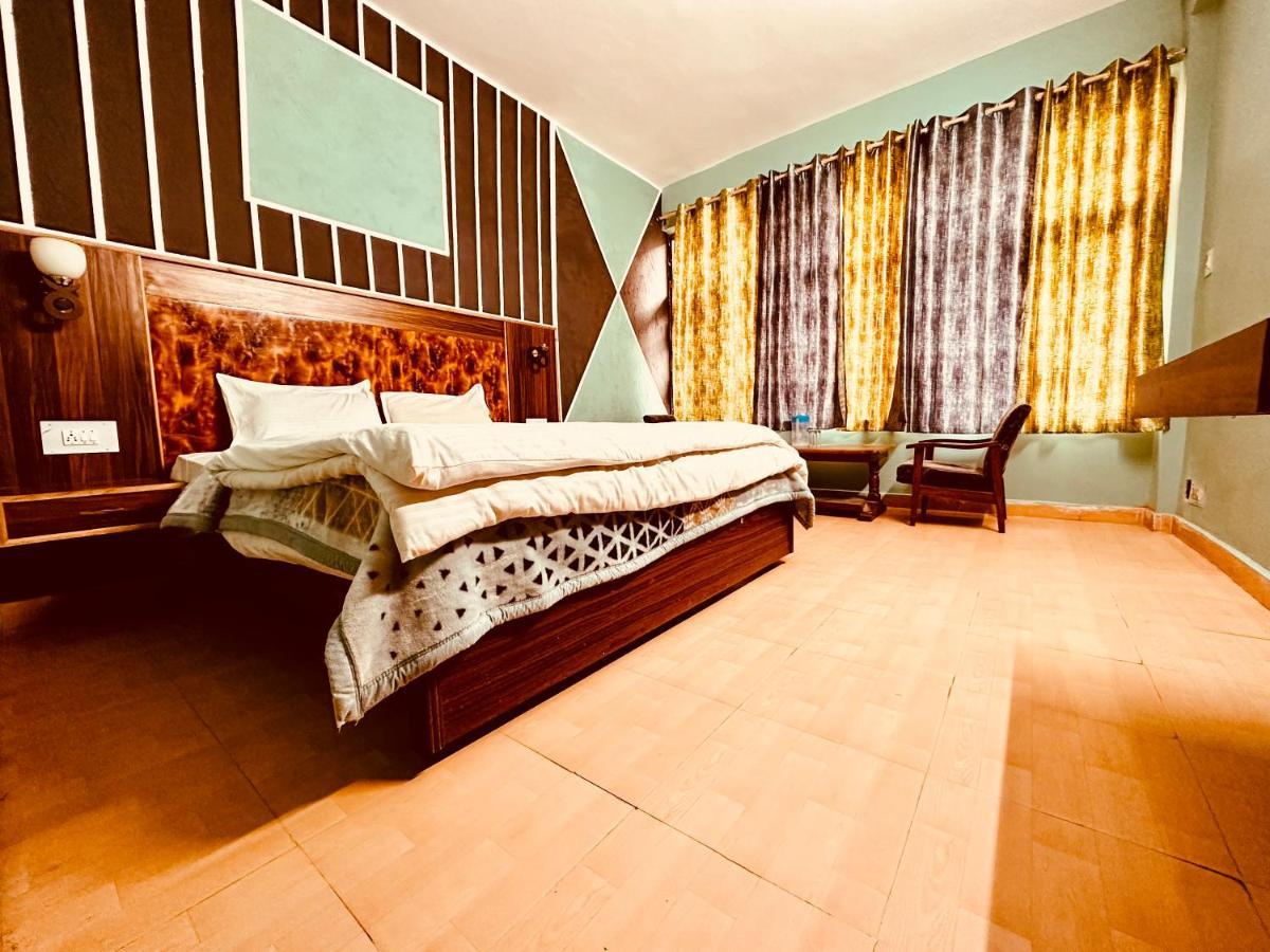 Hotel Daulat Classic - In City Centre Манали Экстерьер фото