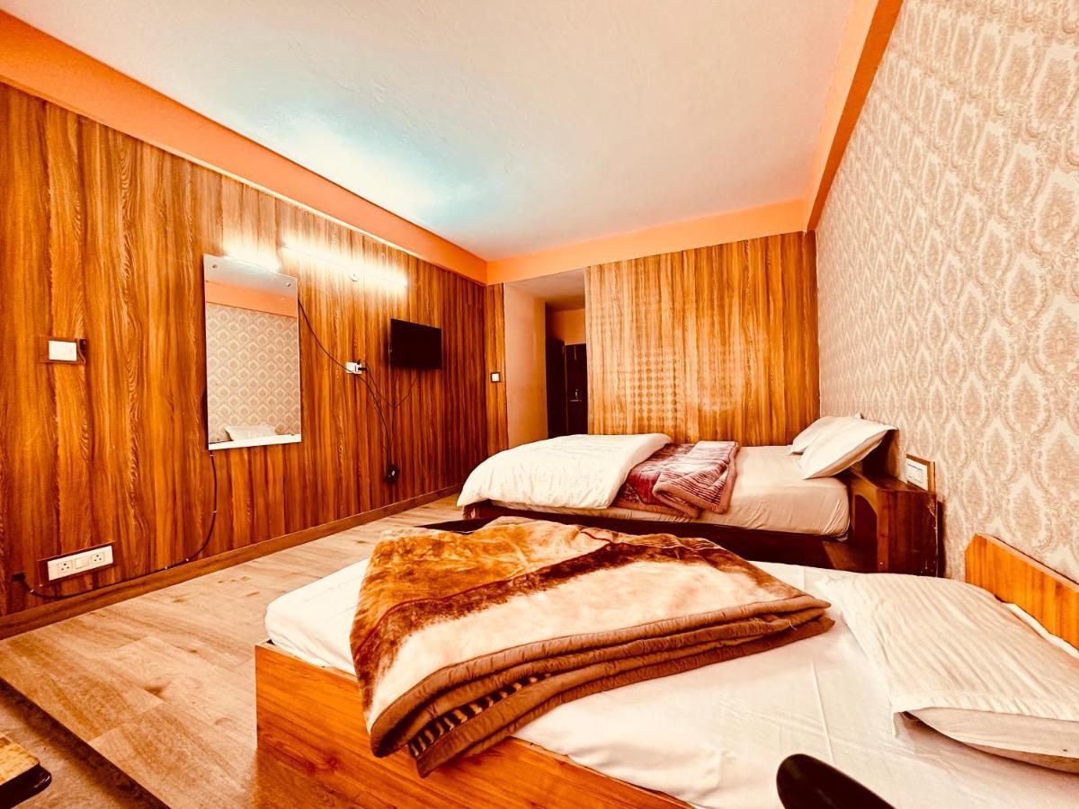 Hotel Daulat Classic - In City Centre Манали Экстерьер фото
